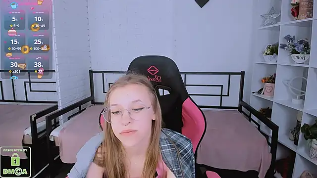 LayriantaVee online show from 03-21-25, 01:34