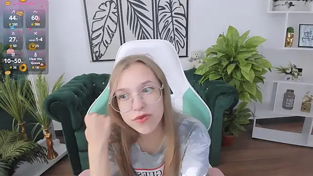 LayriantaVee online show from 09-16-25, 06:14