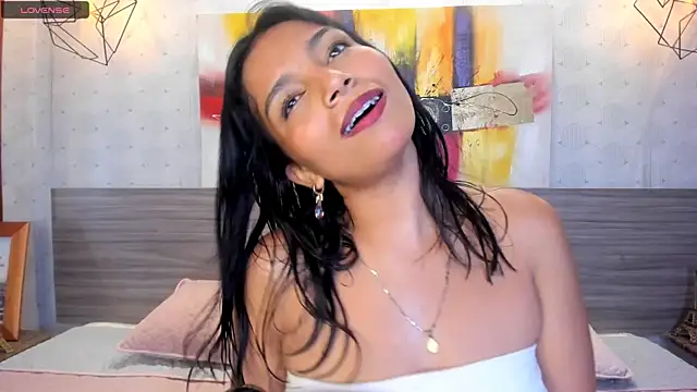 Snapshot of Candys_victoria chatting on 03-01-25, 01:43 Candys victoria online show from 03-01-25, 01:43