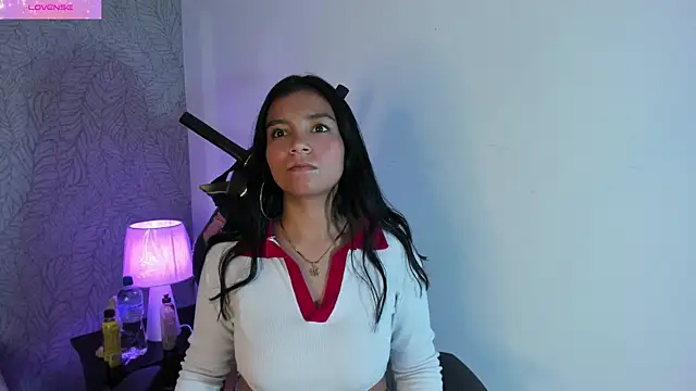 Snapshot of Candys_victoria chatting on 09-20-25, 04:02 Candys victoria online show from 09-20-25, 04:02