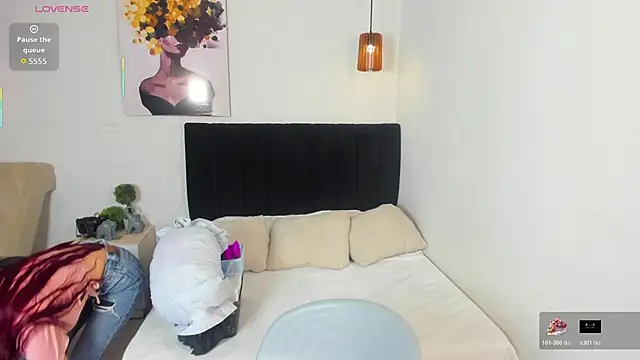 Snapshot of Scarlett__bell chatting on 10-27-25, 01:15 Scarlett bell online show from 10-27-25, 01:15