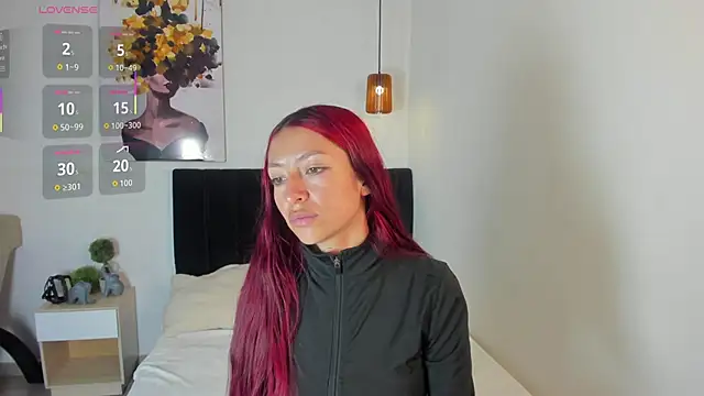 Snapshot of Scarlett__bell chatting on 10-28-25, 01:14 Scarlett bell online show from 10-28-25, 01:14