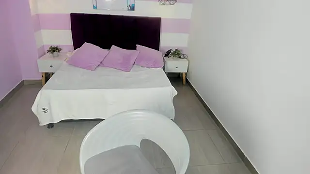 Snapshot of Scarlett__bell chatting on 11-14-25, 07:12 Scarlett bell online show from 11-14-25, 07:12