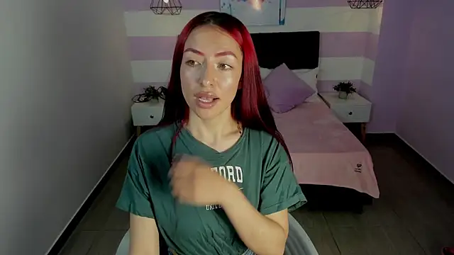 Snapshot of Scarlett__bell chatting on 11-18-25, 02:32 Scarlett bell online show from 11-18-25, 02:32