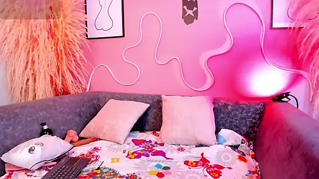 Annie karlsson   online show from 12-28-24, 07:33