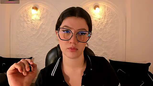 Snapshot of AmberFarrell chatting on 02-18-26, 07:54 AmberFarrell online show from 02-18-26, 07:54