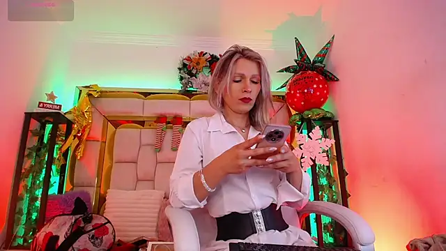 Snapshot of Princess_Helena chatting on 12-28-24, 04:19 Princess Helena online show from 12-28-24, 04:19
