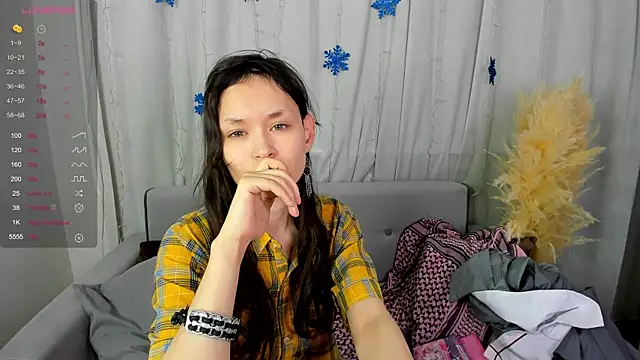 Emily Strikeee online show from 12-15-24, 10:18