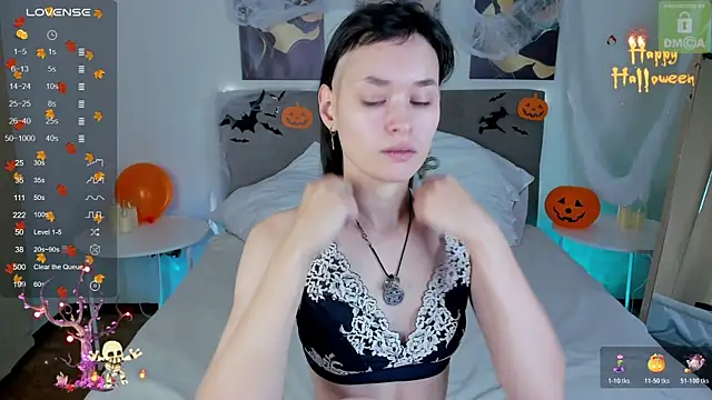 Emily Strikeee online show from 10-31-25, 09:54