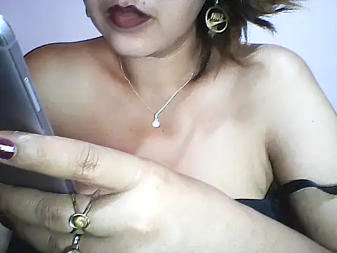 layanah12 online show from 01-11-25, 03:42