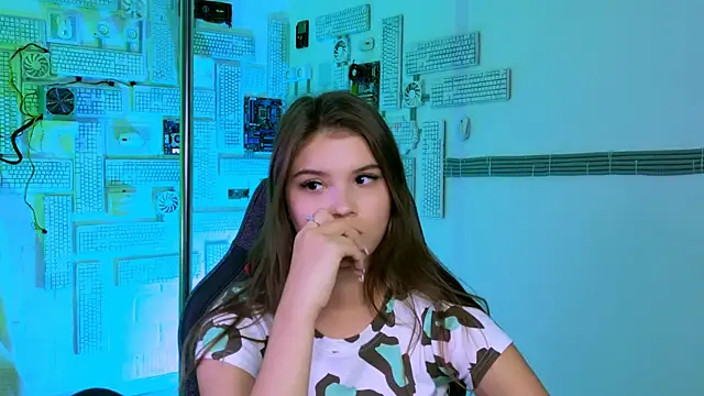 Snapshot of EvaThopson chatting on 09-29-25, 11:59 EvaThopson online show from 09-29-25, 11:59