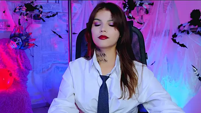 Snapshot of EvaThopson chatting on 10-31-25, 12:06 EvaThopson online show from 10-31-25, 12:06