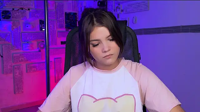 Snapshot of EvaThopson chatting on 11-21-25, 08:24 EvaThopson online show from 11-21-25, 08:24