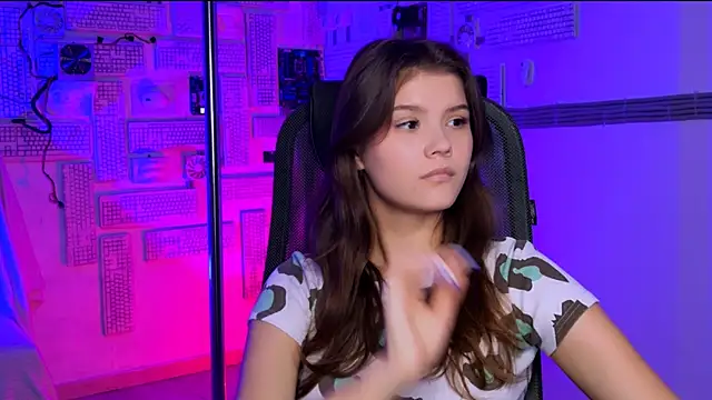 Snapshot of EvaThopson chatting on 11-22-25, 12:04 EvaThopson online show from 11-22-25, 12:04