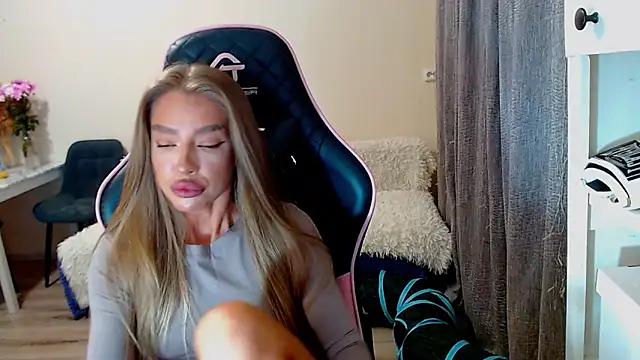 lonely dreamm online show from 12-13-24, 02:16