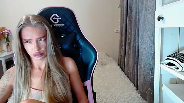 lonely dreamm online show from 12-19-24, 01:29