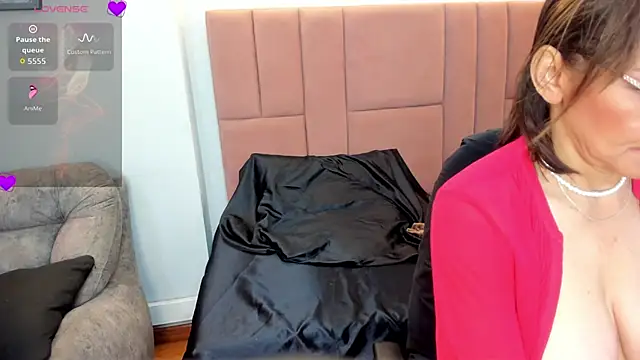 Snapshot of JennieRosse chatting on 03-18-26, 01:47 JennieRosse online show from 03-18-26, 01:47