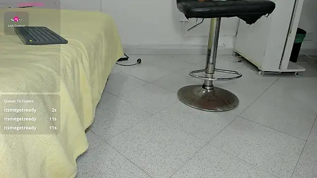 mia  fernandez online show from 01-19-25, 10:06