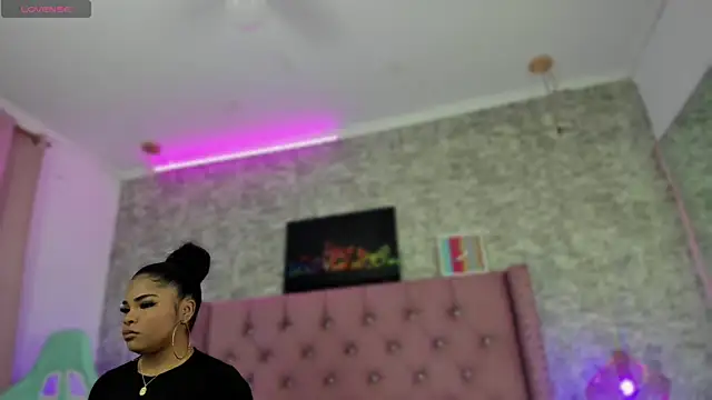 NahiaraReina online show from 12-12-24, 01:06