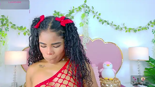 Snapshot of NahiaraReina chatting on 10-16-25, 01:56 NahiaraReina online show from 10-16-25, 01:56