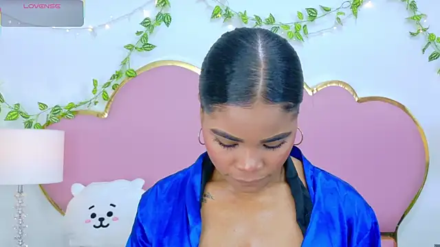 Snapshot of NahiaraReina chatting on 11-15-25, 01:18 NahiaraReina online show from 11-15-25, 01:18