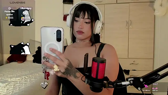 Ju Kyung online show from 10-26-25, 01:33