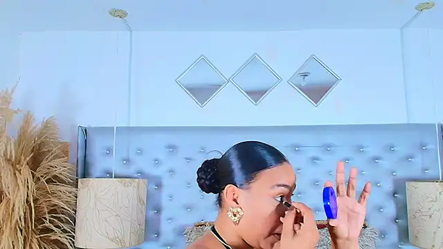 EileenBenzon online show from 11-24-25, 04:40