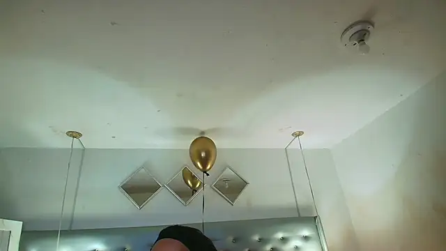 EileenBenzon online show from 04-07-26, 02:06