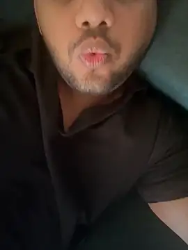 Snapshot of ved240 chatting on 10-19-25, 09:43 ved240 online show from 10-19-25, 09:43