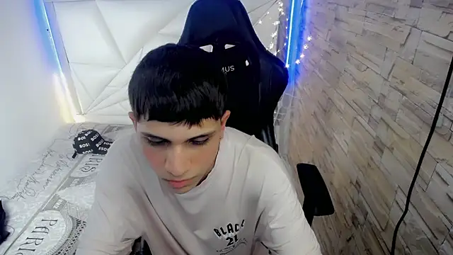 Snapshot of Brayan_lopezz chatting on 12-04-24, 05:55 Brayan lopezz online show from 12-04-24, 05:55