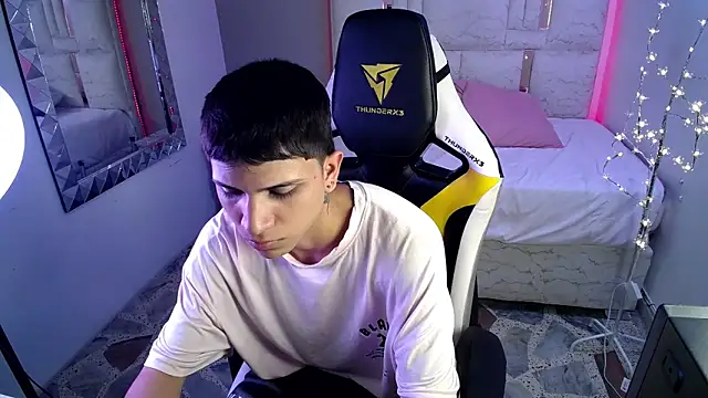 Snapshot of Brayan_lopezz chatting on 01-07-25, 04:27 Brayan lopezz online show from 01-07-25, 04:27