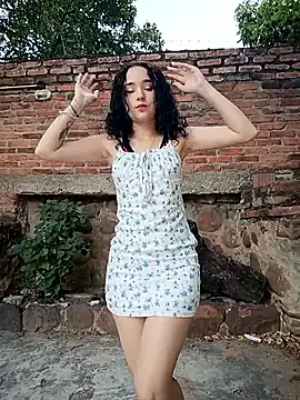 sweet outdoor charm online show from 11-27-25, 08:11