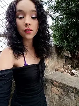 sweet outdoor charm online show from 01-11-26, 07:19