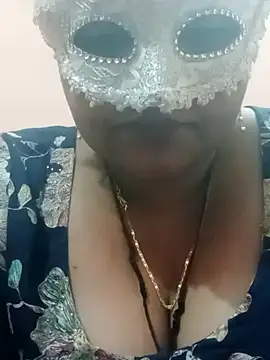 Snapshot of seemi_bhabhi chatting on 02-08-25, 11:45 seemi bhabhi online show from 02-08-25, 11:45