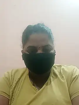 Snapshot of seemi_bhabhi chatting on 03-17-25, 10:17 seemi bhabhi online show from 03-17-25, 10:17