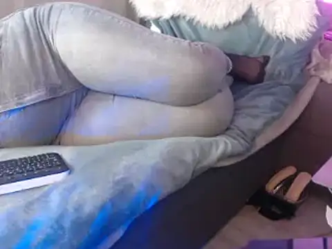 Snapshot of GoddessMonicaNylon chatting on 10-09-25, 02:53 GoddessMonicaNylon online show from 10-09-25, 02:53