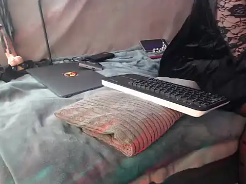 Snapshot of GoddessMonicaNylon chatting on 10-10-25, 05:12 GoddessMonicaNylon online show from 10-10-25, 05:12