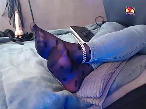 Snapshot of GoddessMonicaNylon chatting on 10-31-25, 12:50 GoddessMonicaNylon online show from 10-31-25, 12:50