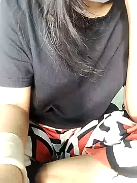 Snapshot of hottysameera chatting on 12-12-24, 07:04 hottysameera online show from 12-12-24, 07:04