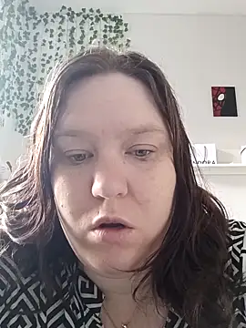 Snapshot of CurvyMilf1992 chatting on 10-15-25, 07:08 CurvyMilf1992 online show from 10-15-25, 07:08