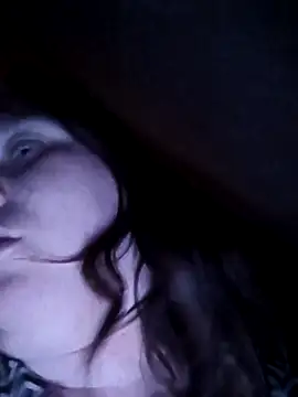 Snapshot of CurvyMilf1992 chatting on 10-17-25, 06:54 CurvyMilf1992 online show from 10-17-25, 06:54