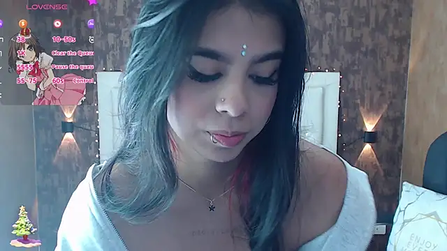 EMALINDA  HILSS online show from 12-23-24, 03:33