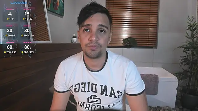 Snapshot of Edward_max chatting on 10-18-25, 10:21 Edward max online show from 10-18-25, 10:21