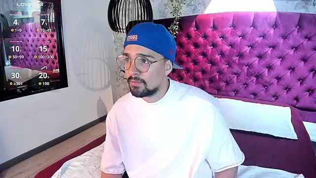 Snapshot of Edward_max chatting on 03-06-26, 03:25 Edward max online show from 03-06-26, 03:25