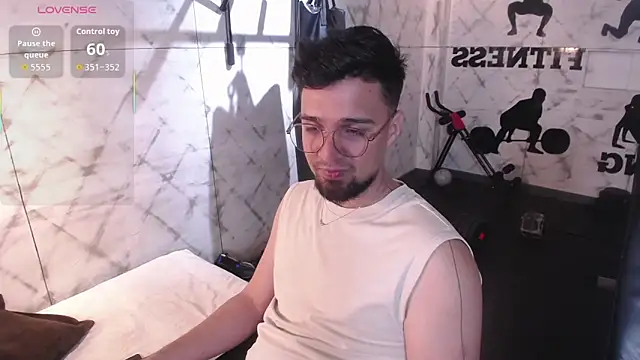 Snapshot of Edward_max chatting on 03-18-26, 03:42 Edward max online show from 03-18-26, 03:42