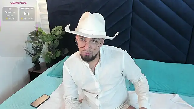 Snapshot of Edward_max chatting on 03-20-26, 03:44 Edward max online show from 03-20-26, 03:44