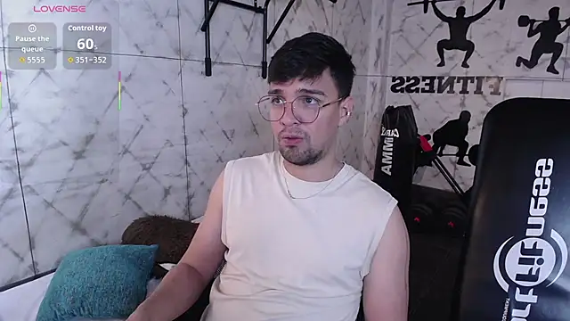 Snapshot of Edward_max chatting on 04-06-26, 03:37 Edward max online show from 04-06-26, 03:37