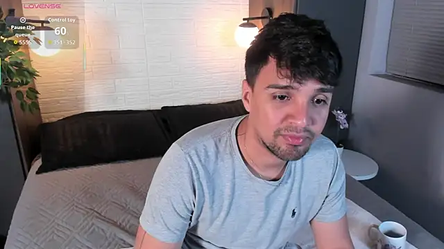 Snapshot of Edward_max chatting on 04-07-26, 04:02 Edward max online show from 04-07-26, 04:02