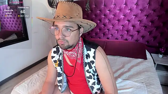 Snapshot of Edward_max chatting on 04-12-26, 03:11 Edward max online show from 04-12-26, 03:11