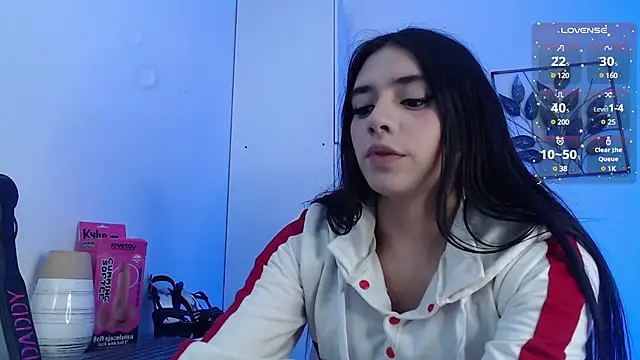 Snapshot of Kylie_golden chatting on 01-14-25, 12:35 Kylie golden online show from 01-14-25, 12:35